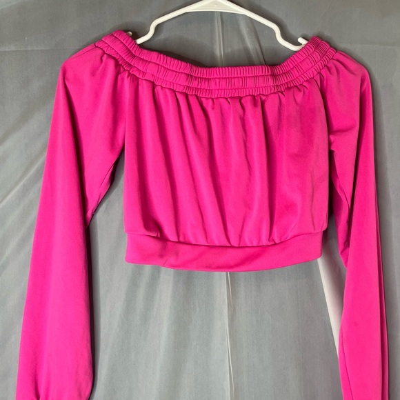 Pretty in Pink: Women’s Stretchy 2-Piece Crop Top and Pants Set (Size Medium) - Picture 3 of 9